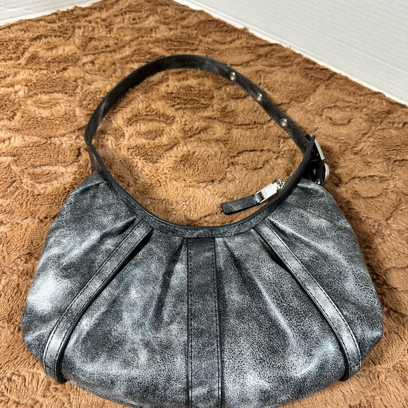 The Distressed Leather Buckle Bag - Picture 2 of 12
